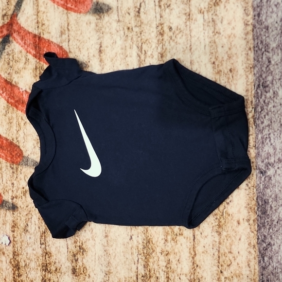 Bundle Nike onesies - Picture 2 of 9